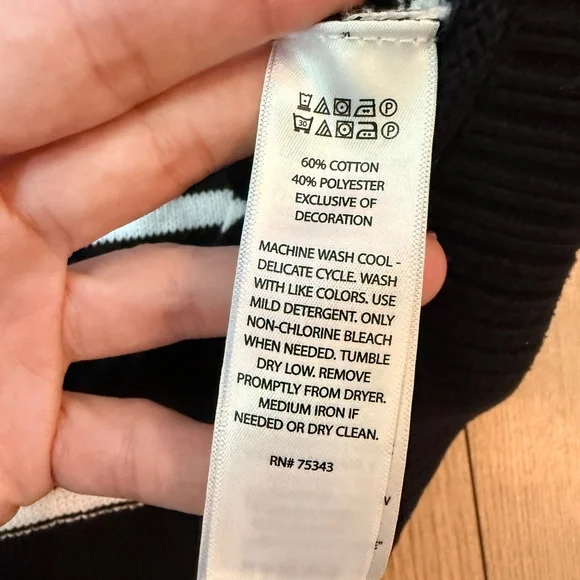 Cupcakes and Cashmere sweater with Love on the sleeve size L - Picture 3 of 6